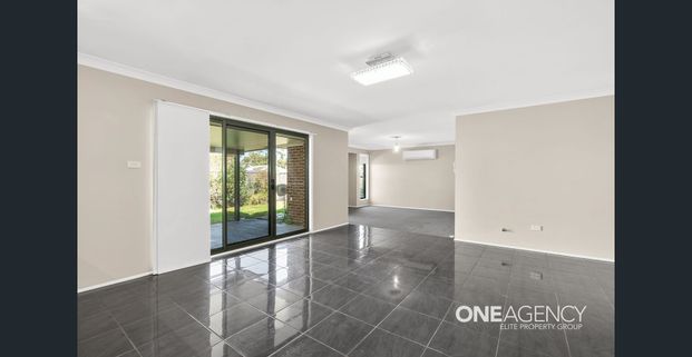 STYLISH FAMILY HOME IN THE HEART OF VINCENTIA - Photo 1