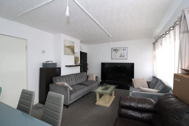 Bedwell Crescent, Stevenage, Hertfordshire - Photo 1