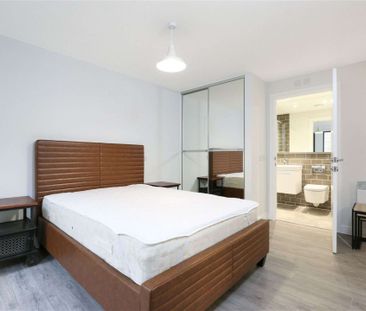 Furnished studio apartment in the popular Milliners development - Photo 2