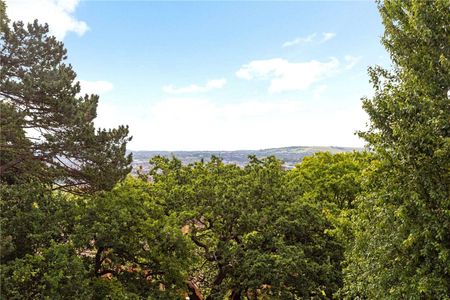 A light and bright first floor flat moments from the iconic Clifton Suspension Bridge - Photo 2