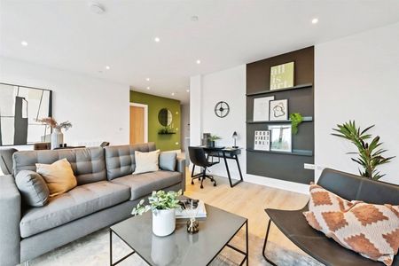 Pyrcroft Road, Chertsey, Surrey, KT16 9RL - Photo 2