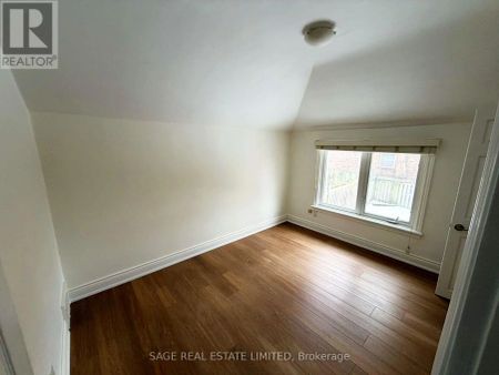 375 LAWRENCE AVENUE W - Photo 4