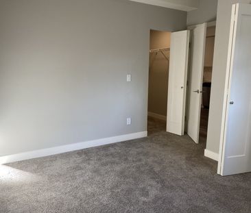 CENTRAL PARK VILLAGE – PARK SUITES 1 BD/1BA - Photo 4