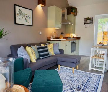 1 bedroom Flat To Let - Photo 2