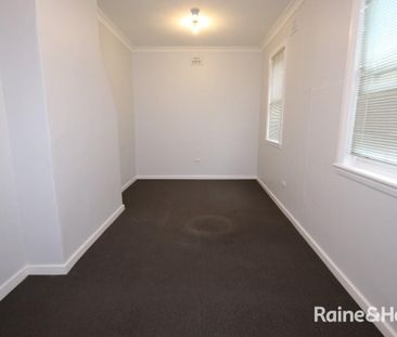 Large bedsit -Available 24/12/25 !!!! - Photo 1
