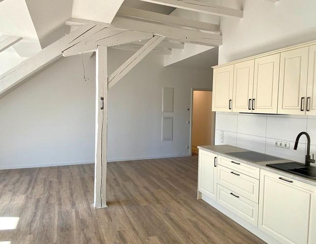 132 qm Dachgeschosswohnung mit besonderem Flair - Fahrstuhl im Haus - Foto 1