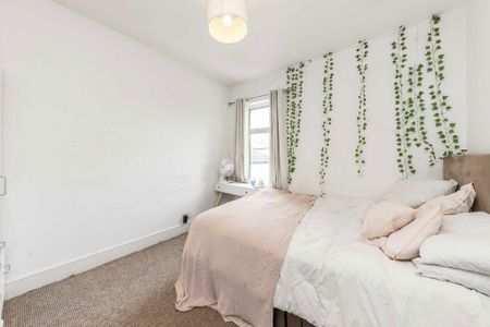 4 bedroom terraced house to rent - Photo 2