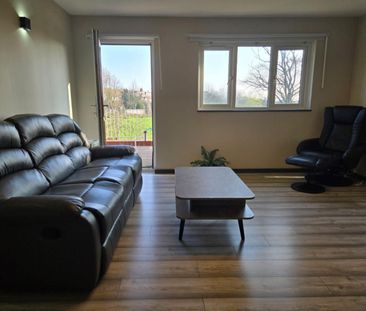 2 bedroom Flat To Let - Photo 1