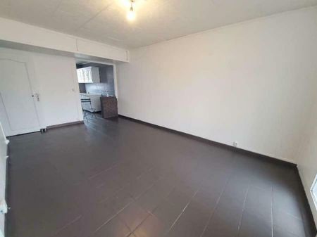 Location Appartement 3 pièces 53m² CLICHY SOUS BOIS 93390 - Photo 2