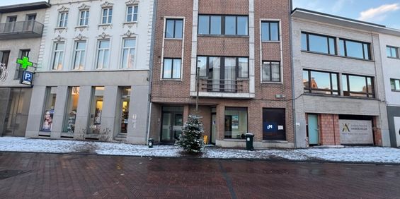 appartement met 2 slpk en autostaanplaats nabij centrum - Photo 3
