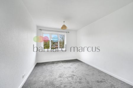 Elmfield Way, SOUTH CROYDON - Photo 3