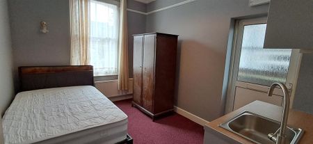 1 bedroom flat to rent - Photo 4