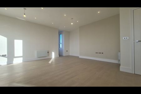 2 Bed Flat, Raffles House, NW4 - Photo 4