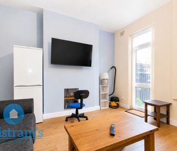 5 bed Mid Terraced House for Rent - Photo 1