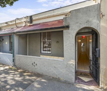 Charming Two-Bedroom Terrace in the Heart of Vibrant Victoria Street! - Photo 6