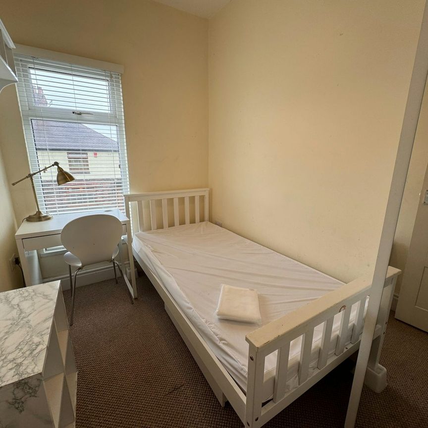 Terraced House to rent on - Photo 1