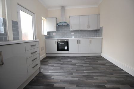 2 Bedroom Terraced House - Photo 4