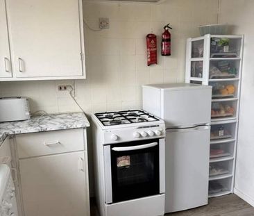 Room in a Shared Flat, Harts Lane, IG11 - Photo 1