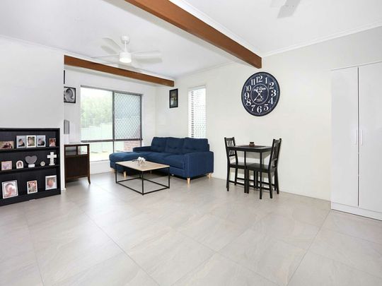 Townhouse with Pool Access - Close to M1! - Photo 1