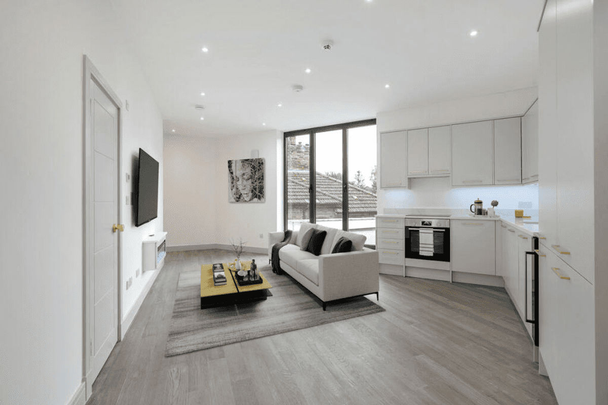 Norbury Crescent, London, SW16 - Photo 1