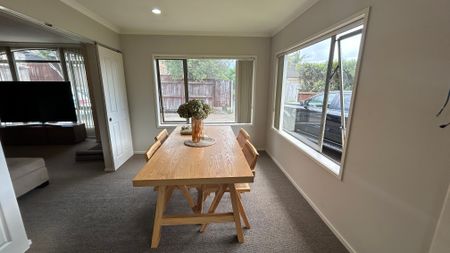 Immaculate Family Home - Photo 5