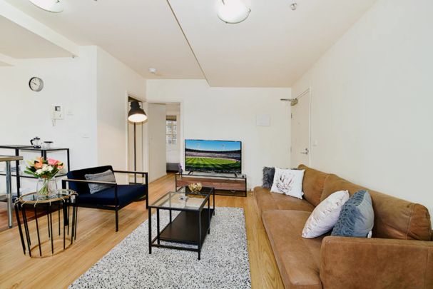Stylish 2-bedroom apartment near RMIT University - Photo 1