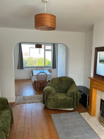 3 Bed Terraced House, Southmead Road, BS10 - Photo 2