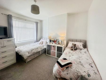 3 bedroom semi-detached house to rent - Photo 4