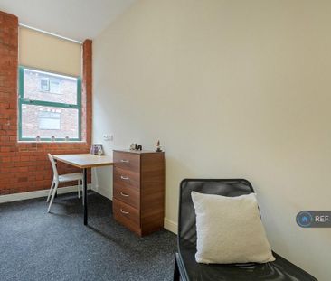 4 bedroom flat to rent - Photo 6