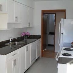 Unfurnished large 3br 2 bath close to UBC/Langara - Photo 2