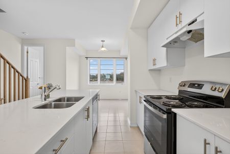 For Lease - 50 Lilac Lane, Thorold, Ontario - Photo 3