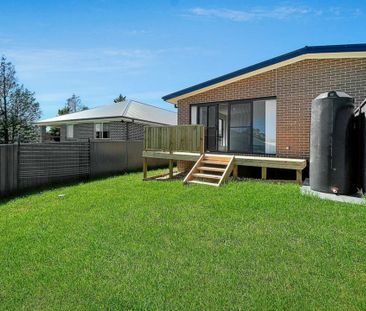 Near-New Family Home in the Heart of Thirlmere - Photo 4
