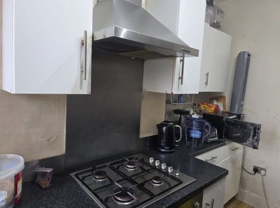 Room in a Shared Flat, Norbury Crescent, SW16 - Photo 1