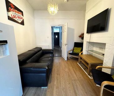 5 bedroom semi-detached house to rent - Photo 1