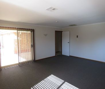 Quality Home – Beautifully Renovated - Photo 2