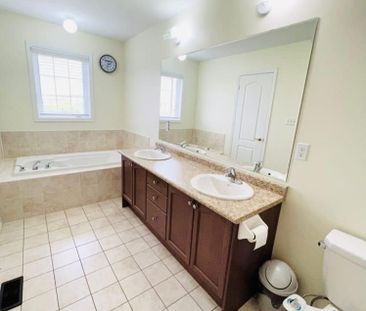 For Lease - 19 Sussexvale Drive, Brampton, Ontario - Photo 6