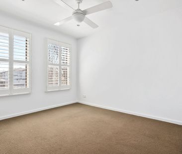 MODERN TOWNHOUSE | OUTDOOR DECK| CLOSE TO SHOPE - Photo 2