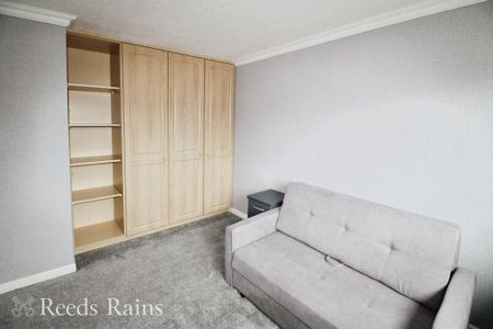 3 bedroom end of terrace house to rent - Photo 4