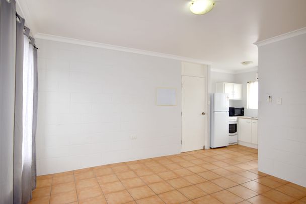 AS CENTRAL AS THEY COME! TIDY UNIT IN THE HEART OF GLADSTONE - Photo 1