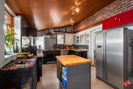 STUNNING CHARACTER HOME - Photo 5