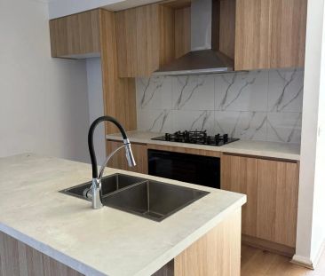 “Beautiful Double Storey Townhome For Lease in Truganina” - Photo 6