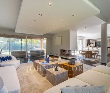 Maison à louer Mougins, Cote d'Azur, France8 500 EUR / Mois - Photo 2