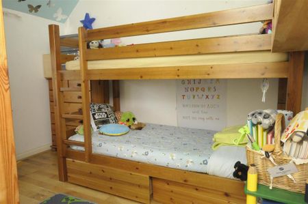 4 bedroom semi-detached house to rent - Photo 4