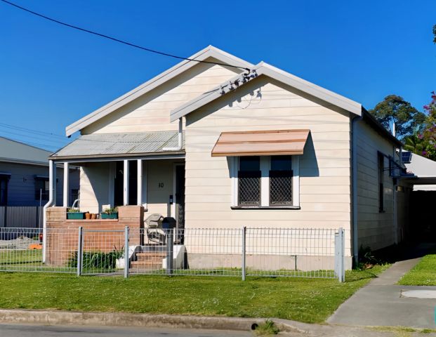 Entire Place·3B1B···10 Macquarie Street, Boolaroo - Photo 1