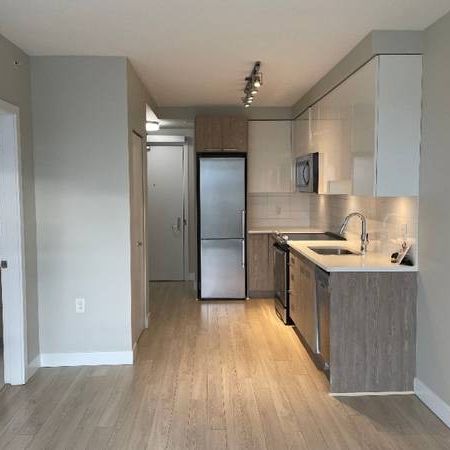 Welcoming & Modern One-Bedroom Just Minutes Away From Skytrain! - Photo 1