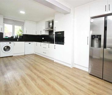Cropparth Road, Dagenham, RM10 - Photo 3