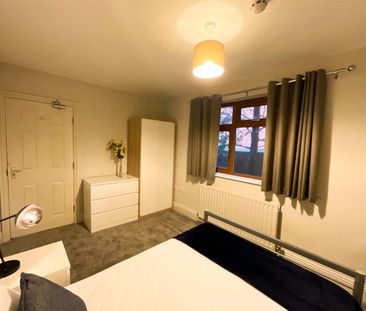 Room 3, Beckett Road, DN2 - Photo 4
