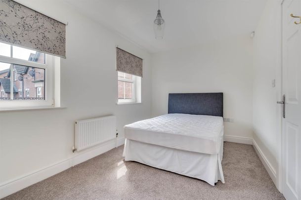 9 St Johns Place, BELFAST, BT7 3HA - Photo 1