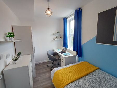 5 Bed Semi-Detached House, City Road, NG7 - Photo 3