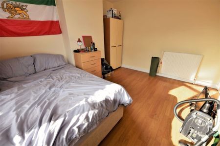 3 bedroom House in Mayville Avenue, Leeds - Photo 3